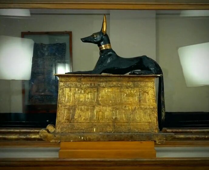 Se12Ep05-14 An image of theAnubis shrine discovered in tomb KV62 belonging to Pharaoh Tutankhamun.