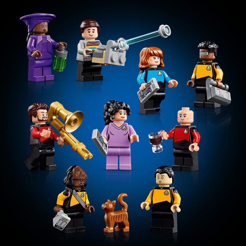 Image of the LEGO minifigs that come with the LEGO Star Trek Enterprise-D set.