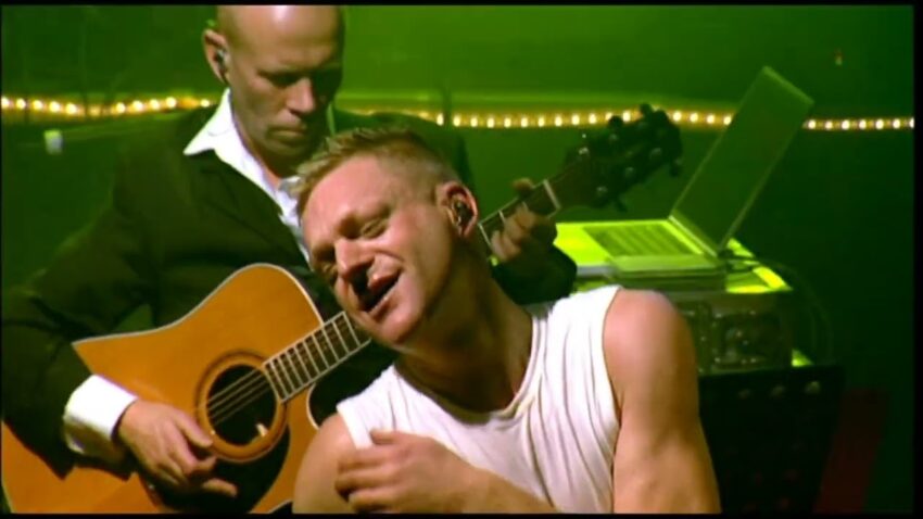 Video still from Erasure's "Love To Hate You" (The EIS Christmas Concert 2002)