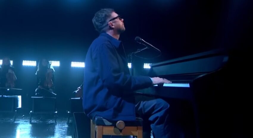 Video still from Damon Albarn | Blur's "The Universal" - The Jonathan Ross Show